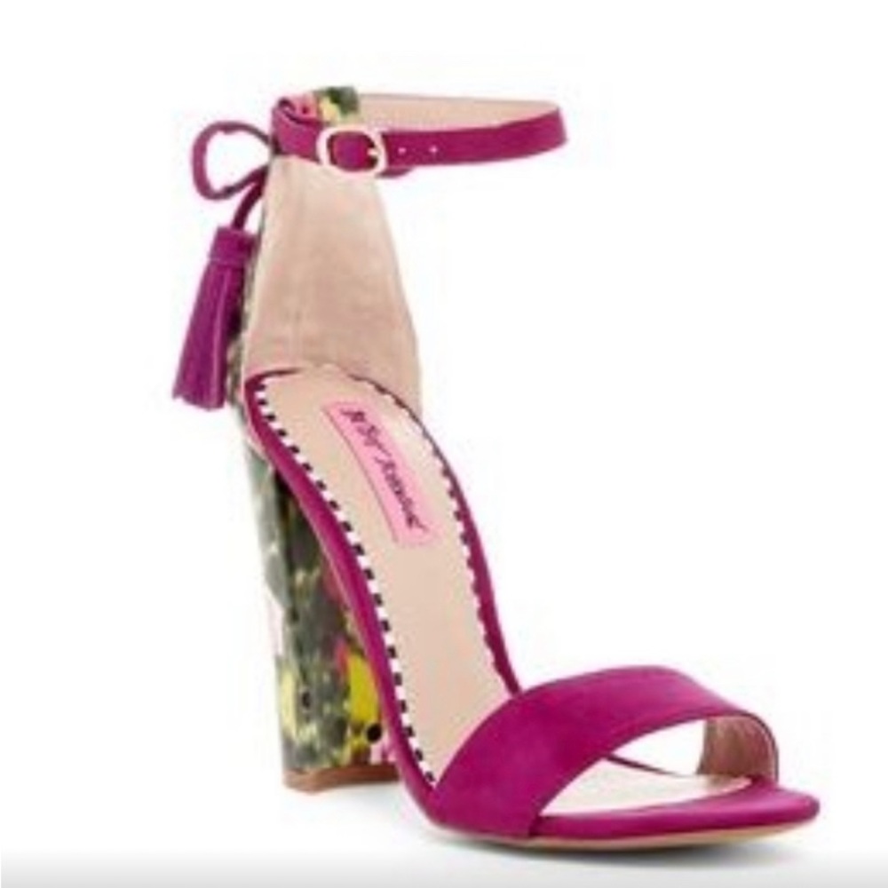 Pink Betsy Johnson Size 10 suede